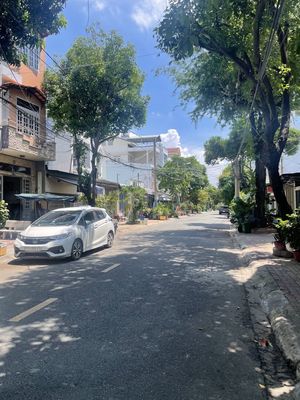 bán nhà 1 trệt 3 lầu Phước Bình giá 10.9 tỷ