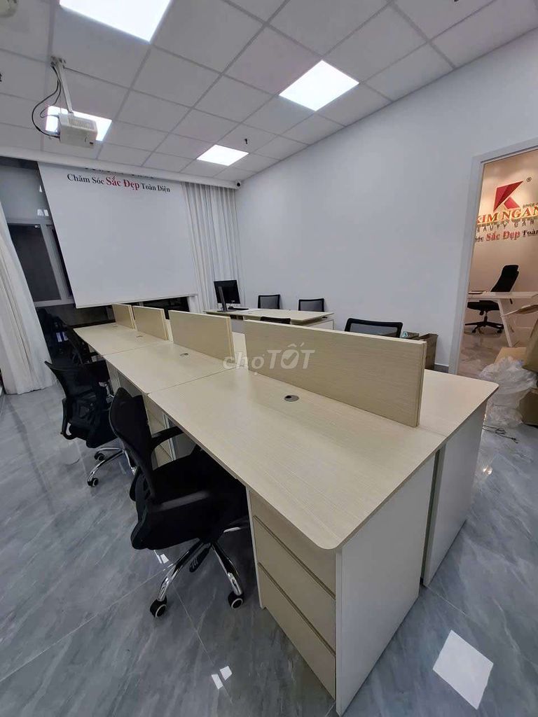 Bàn nhân viên có vách ngăn. Mua bán Bàn ghế tại Thành phố Thủ Đức Tp Hồ Chí Minh được đăng bởi Vân Decor hình 4