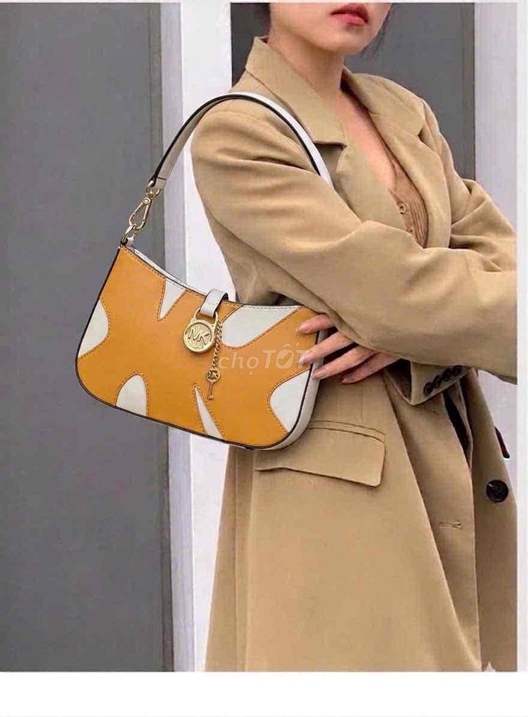 Túi kẹp nách MK Lyra Nữ Vàng, trắng 23cm. Mua bán Túi xách tại Huyện Nhà Bè Tp Hồ Chí Minh được đăng bởi LÊ ANH hình 1