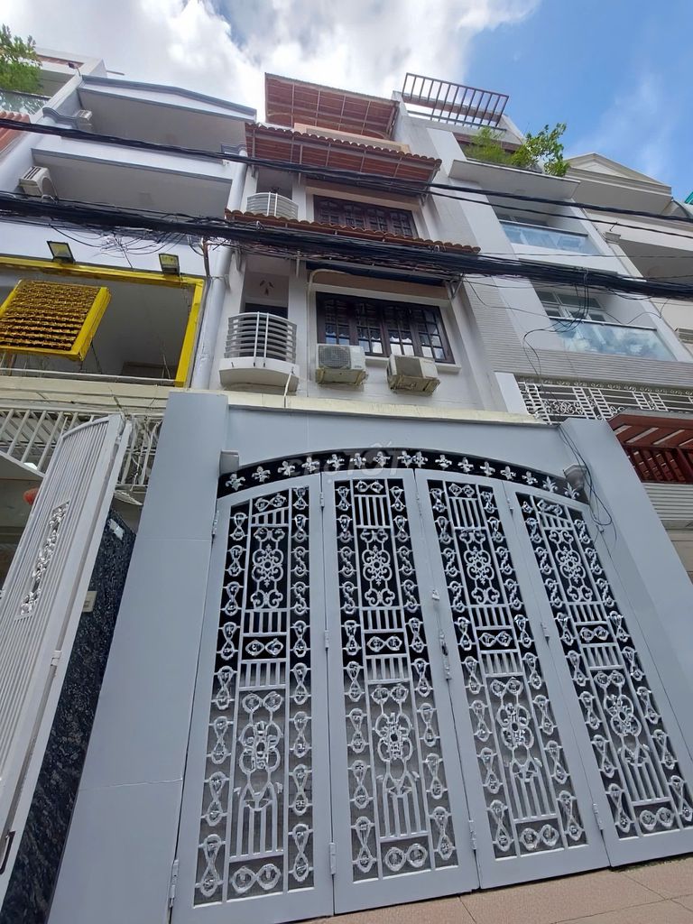 Nguyên căn ngay Vạn Hạnh Mall, 4x15m, 4 tầng, 5pn 5wc, nhà mới sạch sẽ