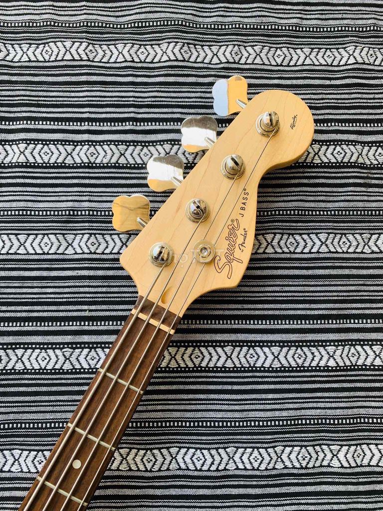 Guitar Bass Jazz Squier ạ