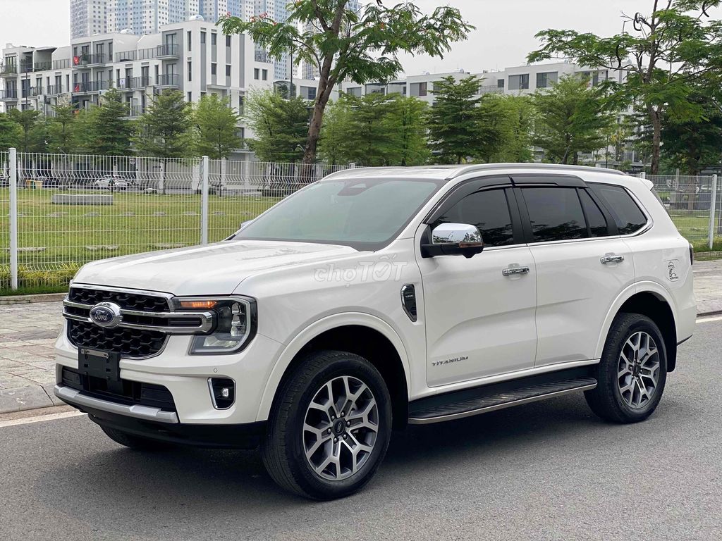 Ford Everest 2023 Titanium 2.0 AT 4x2 - 29000km. Mua bán Ô tô tại Quận Thanh Xuân Hà Nội được đăng bởi ĐÀM HÙNG CAR  hình 3