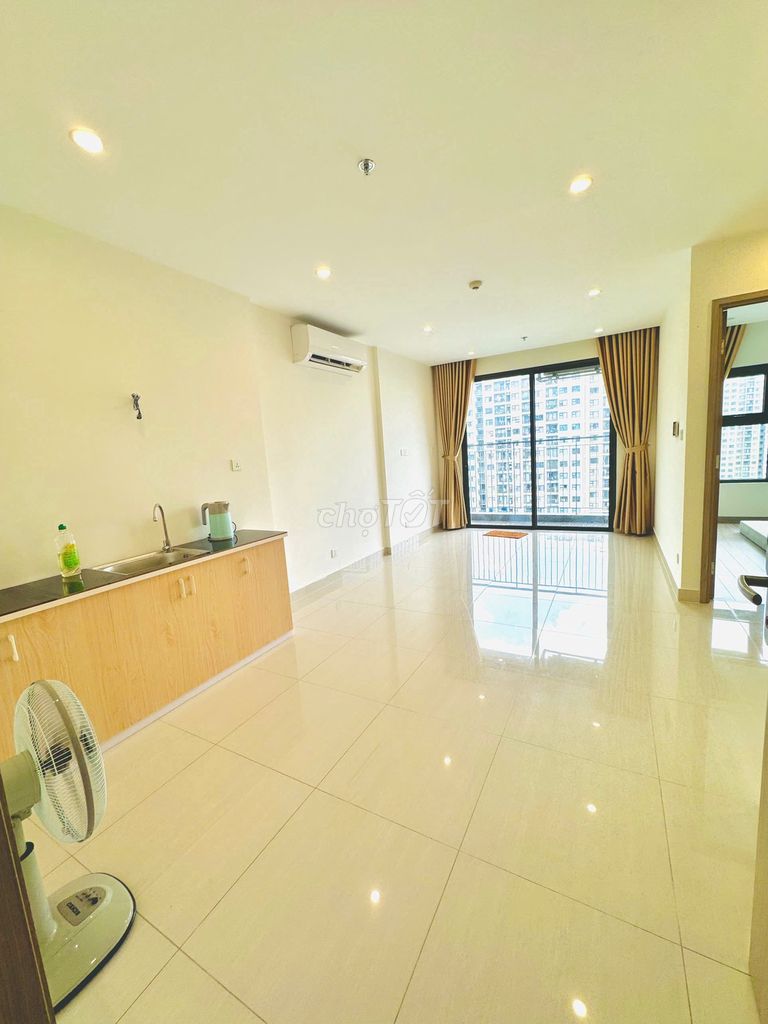 Chính chủ cho thuê căn 1PN+ view hồ bơi lớn nhất Vinhomes Grand Park