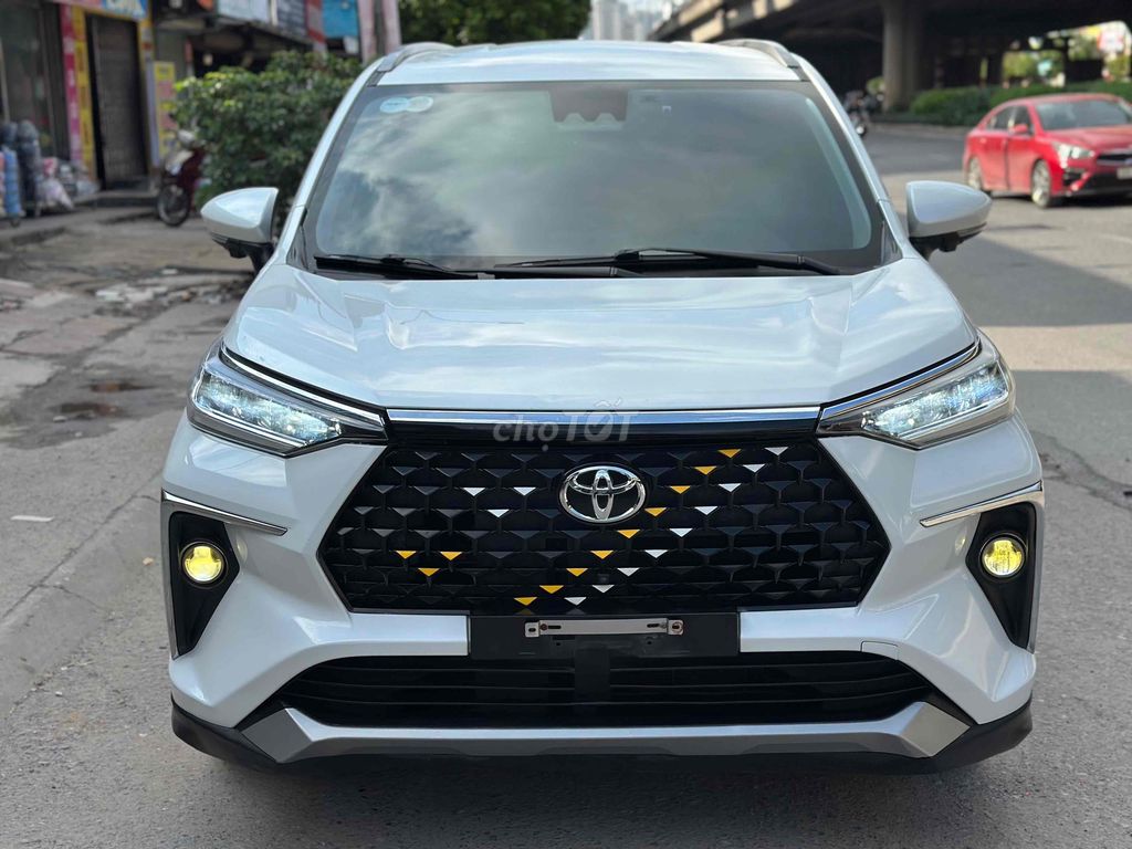 Toyota Veloz Cross Top 2022 Белый 86000 км