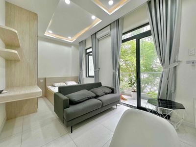 Studio ban công thoáng mát - nhiều tán cây - phòng rộng rãi