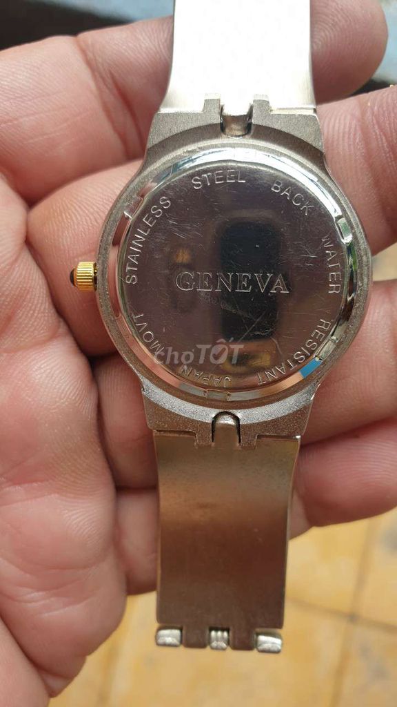 mình cần bán 1 cái đồng hồ hiệu geneva size 33