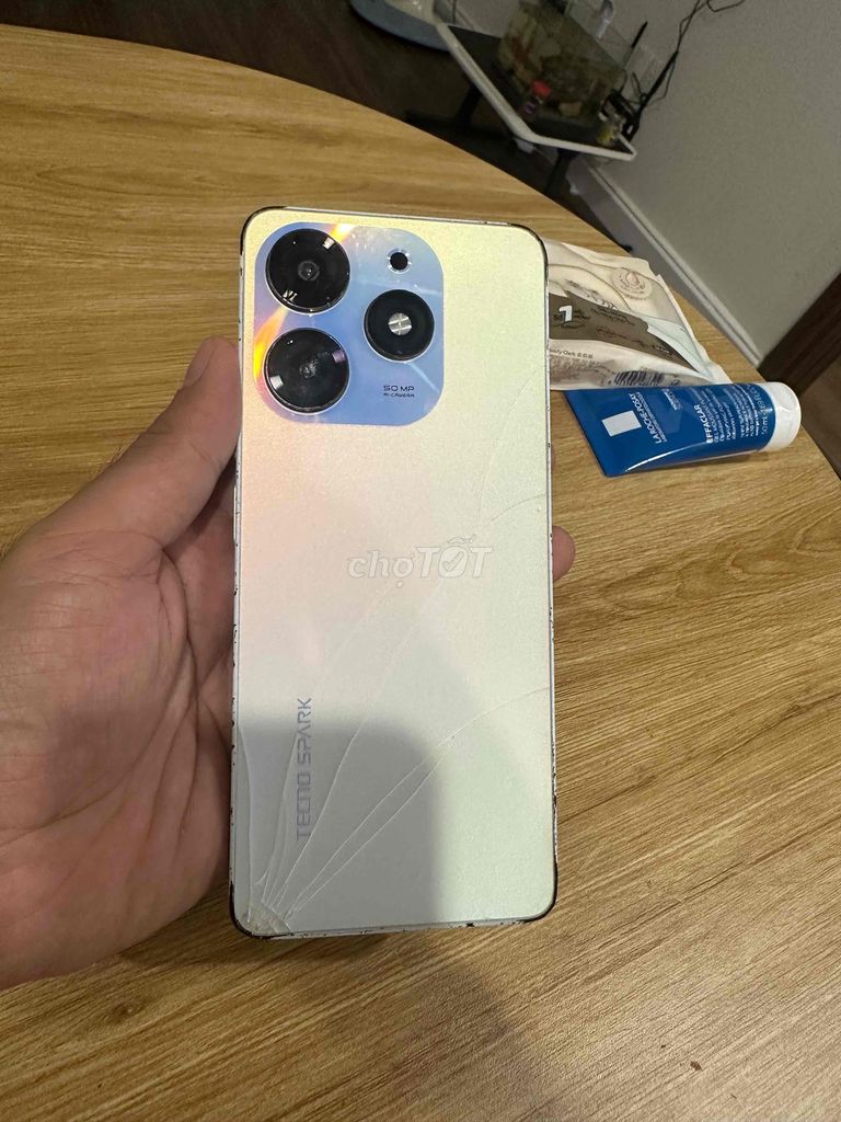Tecno Spark Trắng Hỏng. Mua bán Điện thoại tại Quận 7 Tp Hồ Chí Minh được đăng bởi Nhân hình 1
