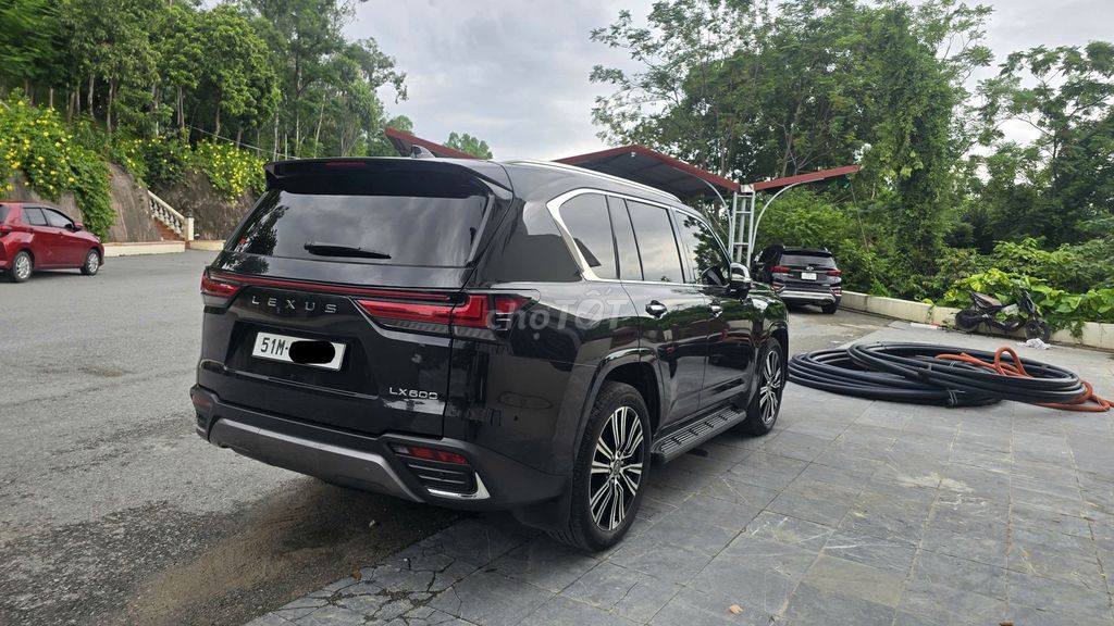 Lexus LX600 Urban 2025 7 мест черный 18000 км