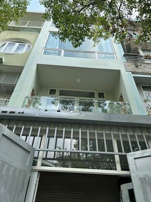 Townhouse 72 m² · 7 bed · Đường Số 32