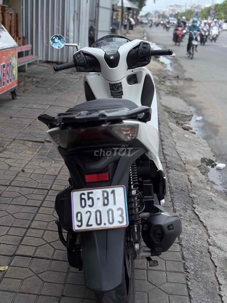 Honda SH 150 2017 Trắng. Mua bán Xe máy tại Quận Ninh Kiều Cần Thơ được đăng bởi Cửa hàng Hoà Hiệp II  hình 5