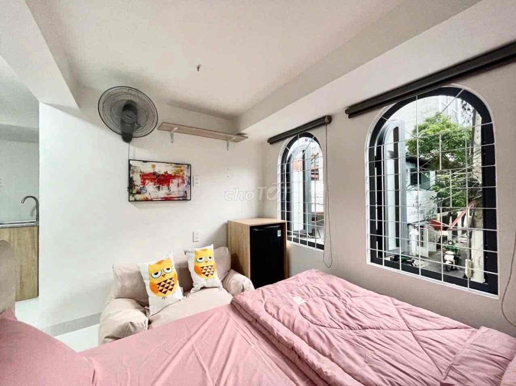 PHÒNG STUDIO ĐẦY ĐỦ NỘI THẤT NGAY PHAN VĂN HÂN