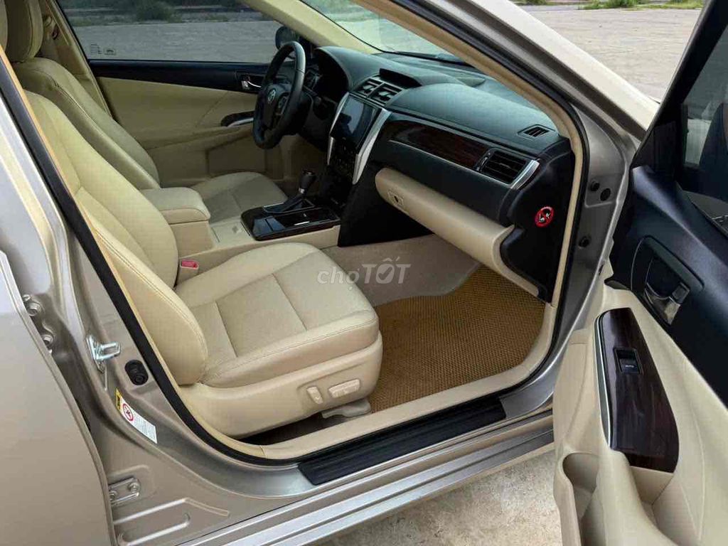 Toyota Camry Sedan 2018 Màu Vàng. Mua bán Ô tô tại Thành phố Hải Dương Hải Dương được đăng bởi Vũ Quyền hình 4