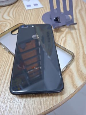 Iphone 8plus đen 64Gb đang dùng bình thường