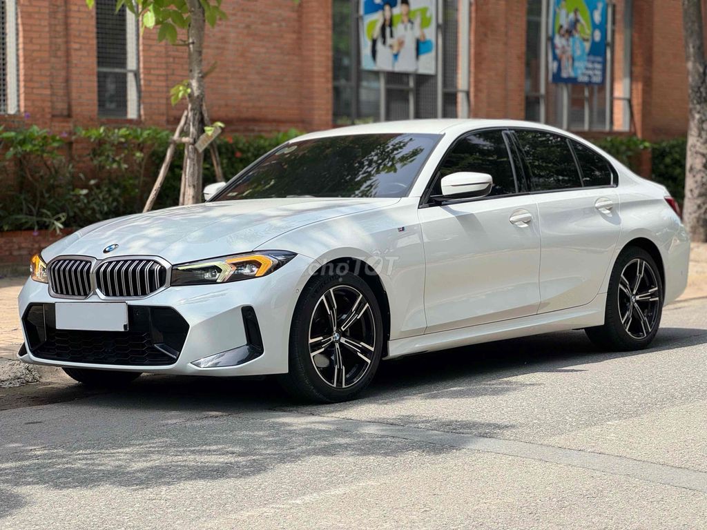 BMW 3 Series 2023 photo 2