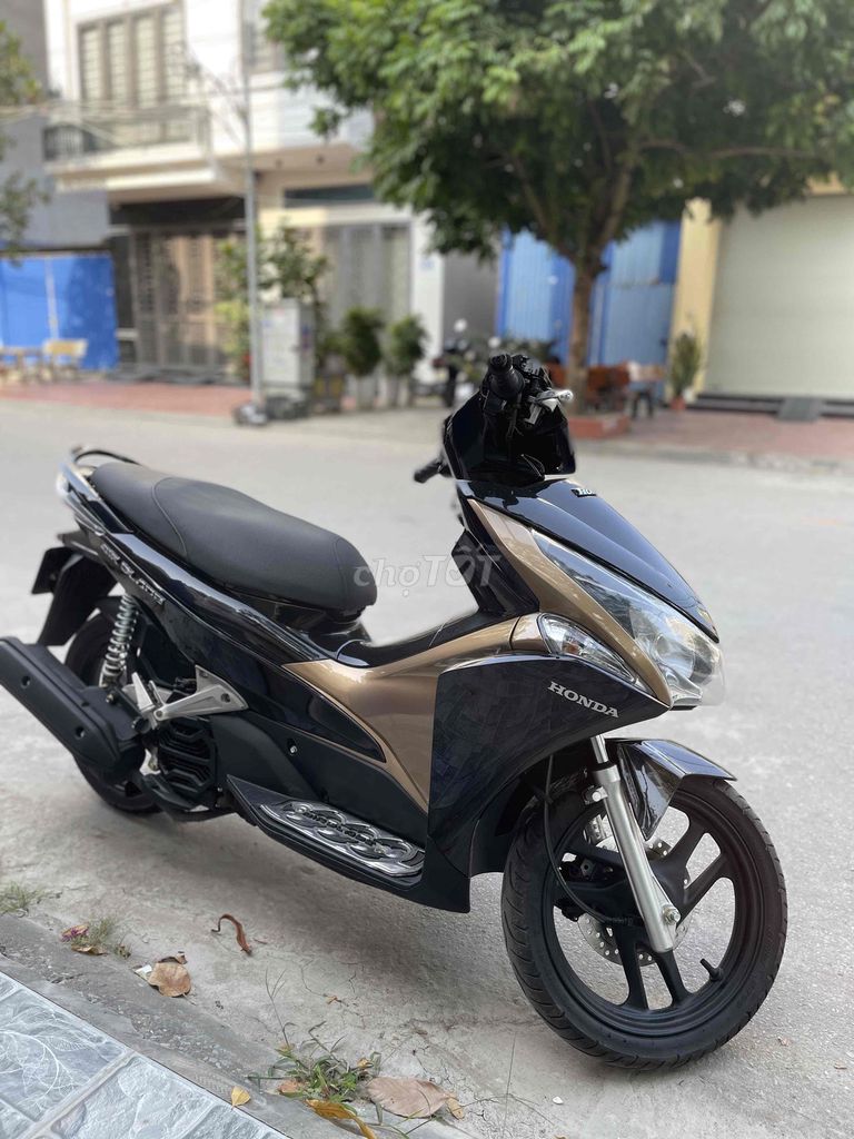 Honda Air Blade Đen Vàng đồng Đã sử dụng. Mua bán Xe máy tại Quận Hải An Hải Phòng được đăng bởi AN KHANG hình 3