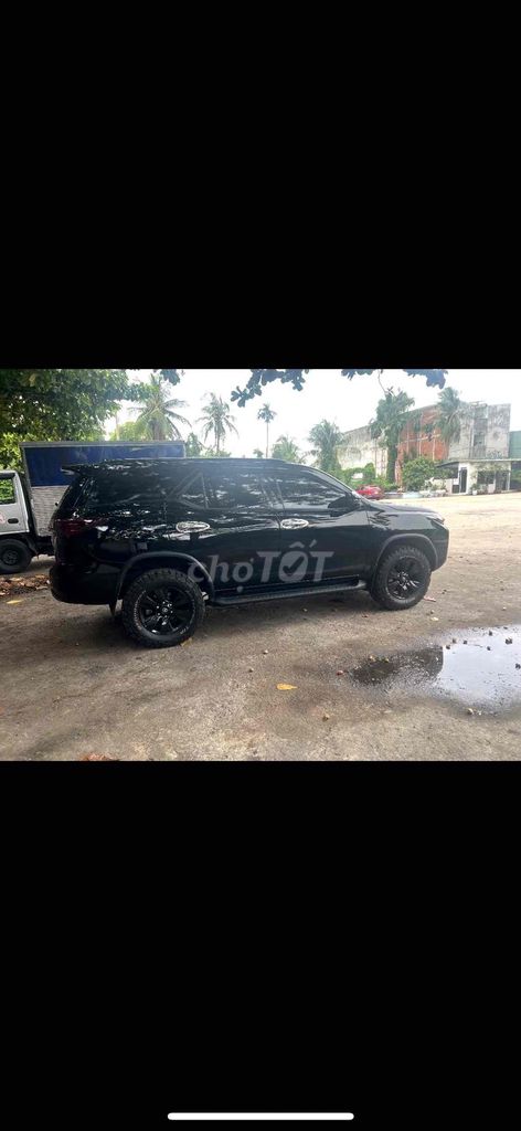 Toyota Fortuner 2018 черный 50000 км