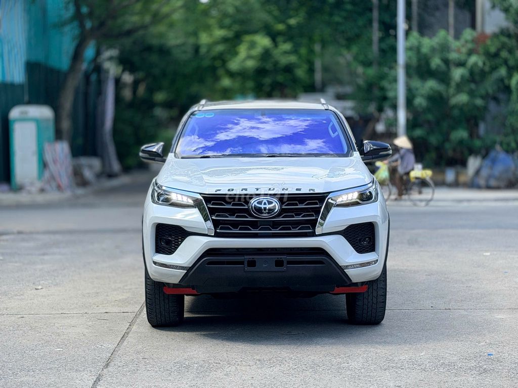 Toyota Fortuner 2022 2.4L 4x2 AT Белый