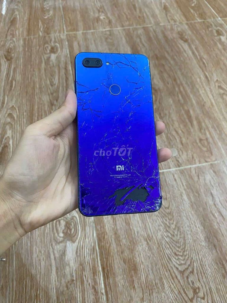 Xiaomi 8lite, 64g, nứt như hình. Mua bán Điện thoại tại Thành phố Thủ Dầu Một Bình Dương được đăng bởi Phước Mobile hình 1