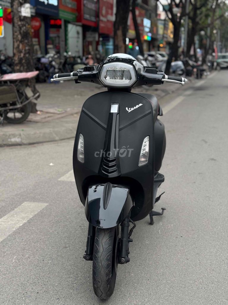 Vespa đèn vuông đen nhám đủ phụ kiện, Có ship