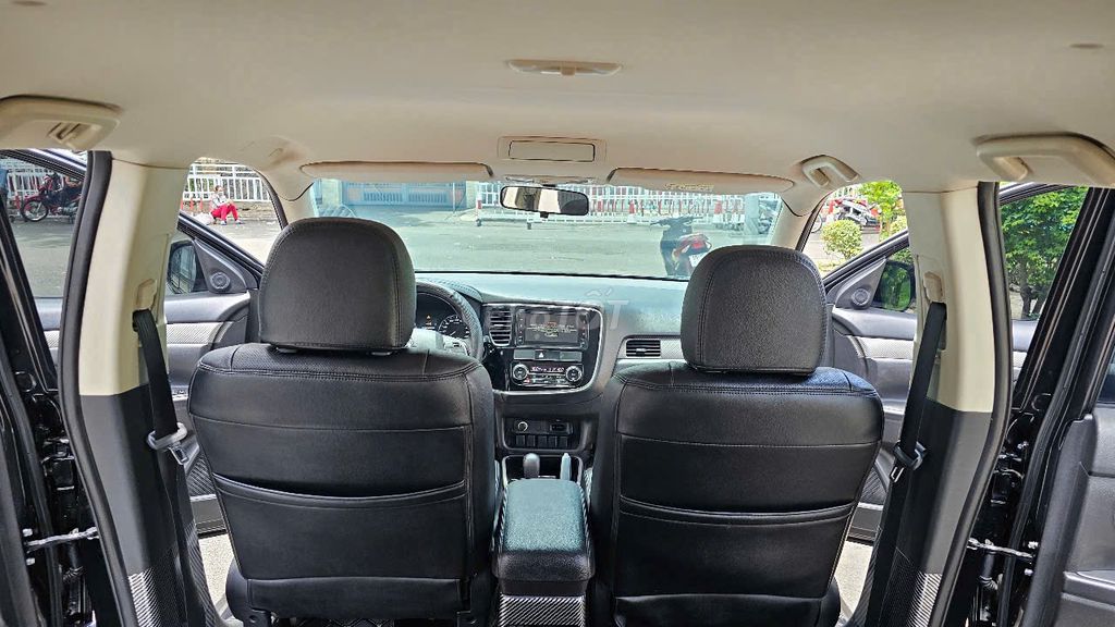 Mitsubishi Outlander 2019 2.0 CVT - 68000 km. Mua bán Ô tô tại Quận 10 Tp Hồ Chí Minh được đăng bởi Anh Thanh hình 11