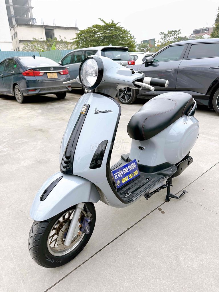 vespa điện xám xi măng ắc quy 2024