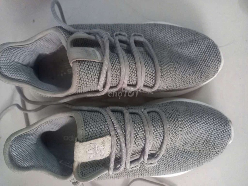 Cần bán giày Adidas nữ chính hãng.