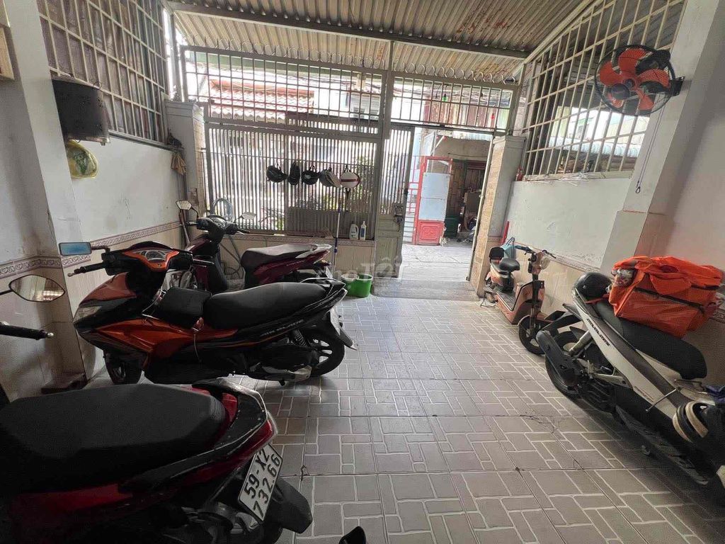 Дом в Чыонгтхо, 75м², 3 этажа, автотранспорт у дома, 4 спальни, 5 млрд