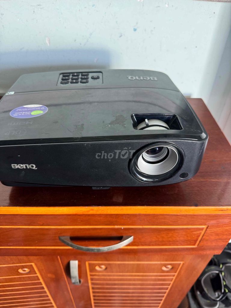 Máy chiếu BenQ Đen còn khá mới. Mua bán Đồ dùng văn phòng tại Thành phố Vũng Tàu Bà Rịa - Vũng Tàu được đăng bởi Đồ Điện Tử Gia Đình Vũng Tàu hình 1