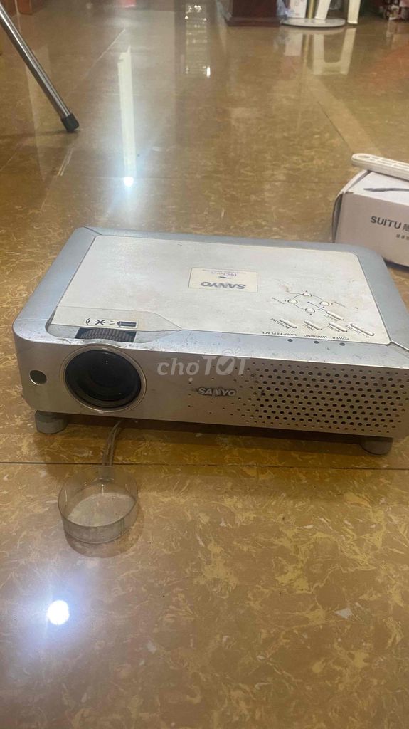 Máy chiếu Sanyo PLC XU73. Mua bán Đồ dùng văn phòng tại Huyện Đông Anh Hà Nội được đăng bởi Trang Trần hình 1