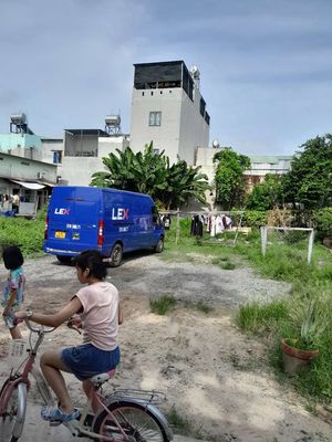 Bán đất DT: 5,45 x 26 (nở hậu),hẻm ôtô vào đất,giáp Quận 12. Mua bán đất tại Huyện Hóc Môn Tp Hồ Chí Minh được đăng bởi Trương Sang  BDS