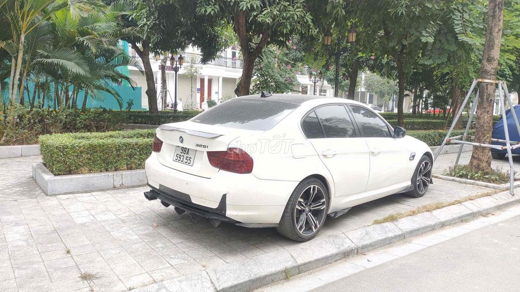BMW 2010 Trắng 5 chỗ Tự động. Mua bán Ô tô tại Quận Nam Từ Liêm Hà Nội được đăng bởi Trần Văn Tú hình 2