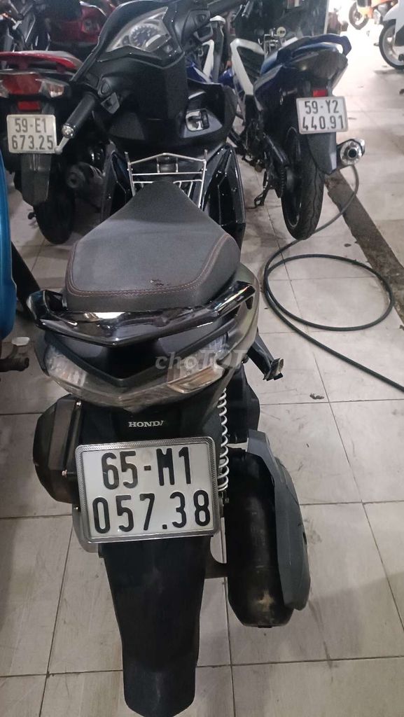 Honda Air Blade 2014 Đen. Mua bán Xe máy tại Quận Bình Tân Tp Hồ Chí Minh được đăng bởi cửa hàng xe máy cũ Tiến phát chuyên bán góp trả trước 0 đồng hình 3