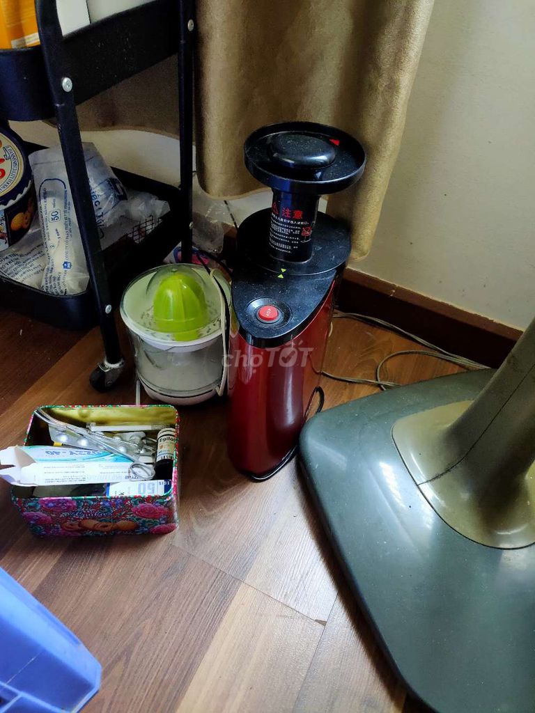 Máy ép chậm SAVTM Đỏ thanh lý cực rẻ. Mua bán Bếp, lò, đồ điện nhà bếp tại Quận Long Biên Hà Nội được đăng bởi Triệu Anh Thái hình 1