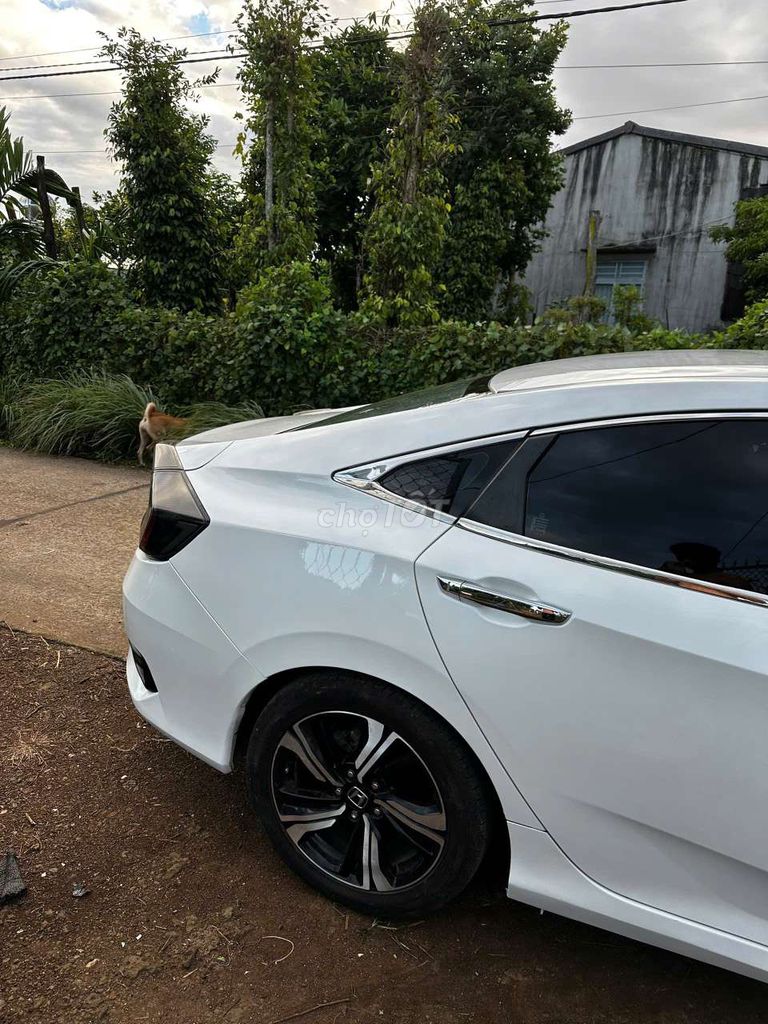 Honda Civic 1.5 Turbo Trắng 2018. Mua bán Ô tô tại Thành phố Buôn Ma Thuột Đắk Lắk được đăng bởi Nguyen Linh hình 3