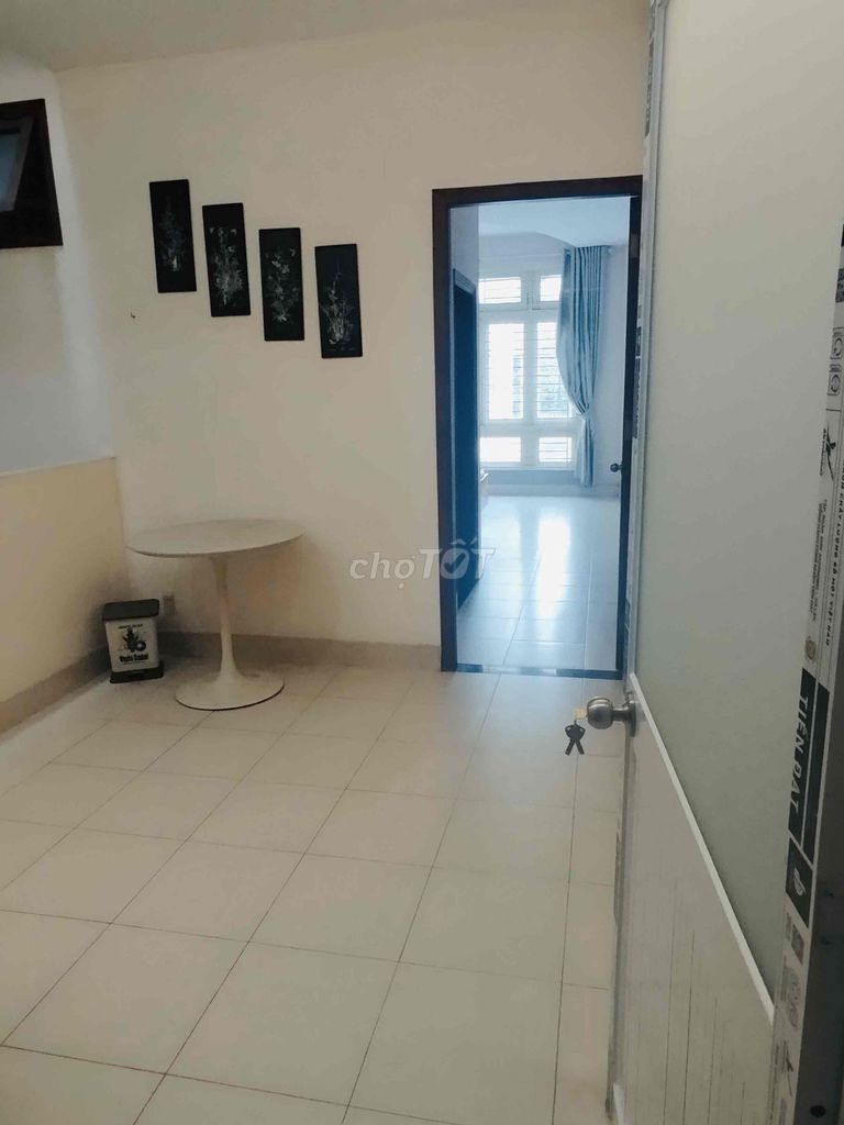 Кондиционированная комната 40м2, кухня отдельно. Бинь Хынг