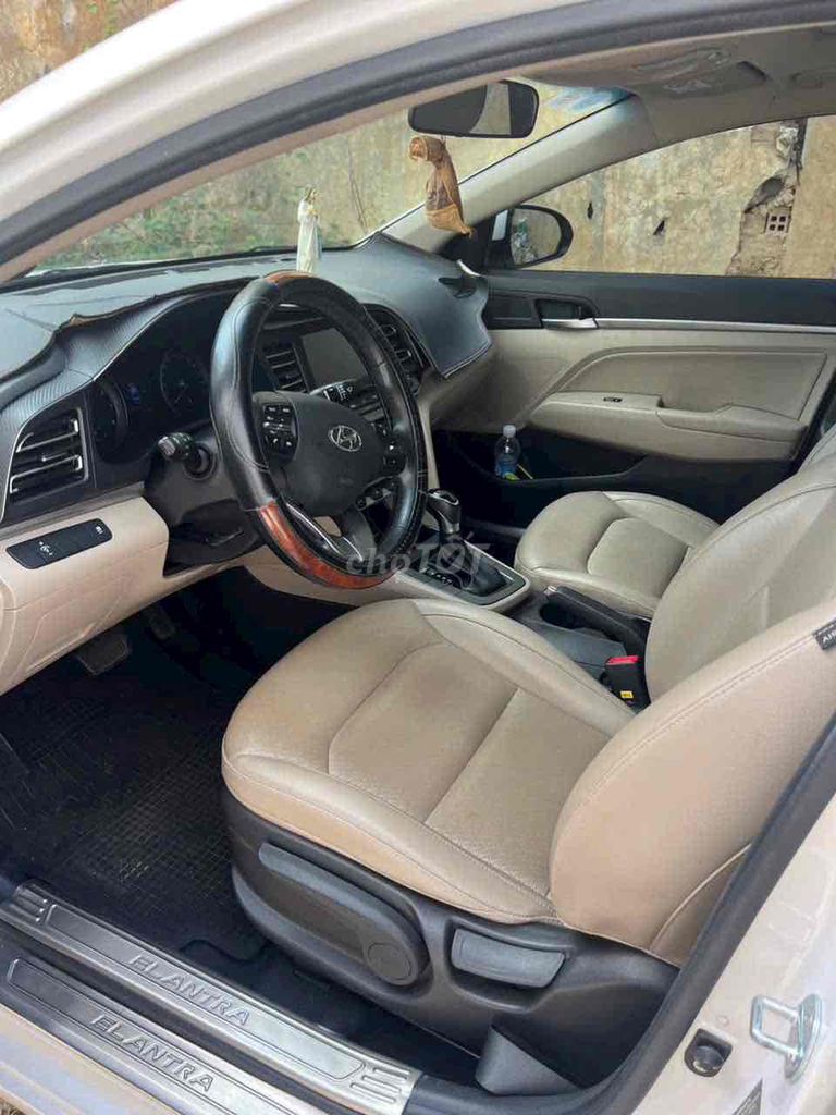 HUYNDAI ELANTRA Trắng 2019 mới odo hơn 6 vạn km. Mua bán Ô tô tại Quận 1 Tp Hồ Chí Minh được đăng bởi Nguyên hình 3