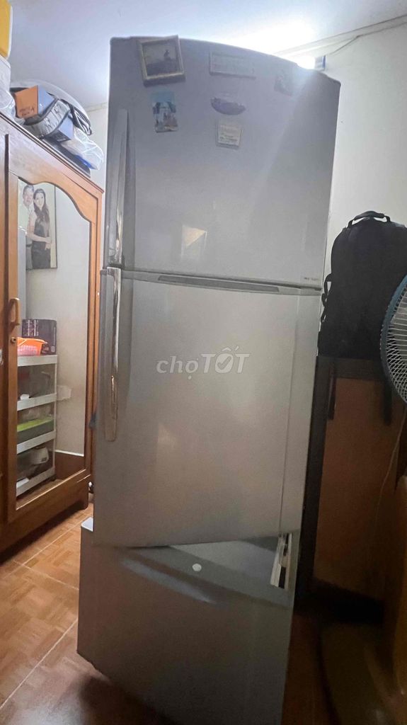 Tủ lạnh TOSHIBA 230L Xám. Mua bán Tủ lạnh tại Quận Bình Thạnh Tp Hồ Chí Minh được đăng bởi Trịnh Thị Hương hình 1