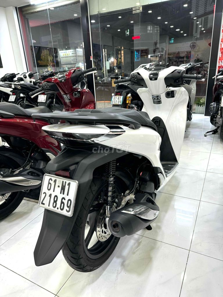 Sh125cbs 2023 Trắng đen sporty bsTp zin keng.. Mua bán Xe máy tại Quận Phú Nhuận Tp Hồ Chí Minh được đăng bởi XeMáy MinhThứ59  hình 6
