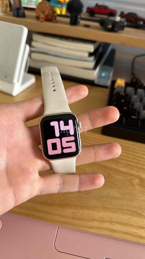Apple Watch SE 2 2024 40mm Trắng vàng. Mua bán Thiết bị đeo thông minh tại Quận Cẩm Lệ Đà Nẵng được đăng bởi Trịnh Khánh hình 1