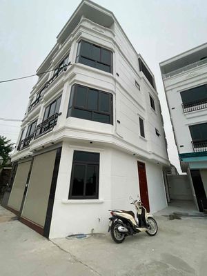 Cho thuê nhà 4 tầng mới tinh khu LK Tràng An, Chúc Sơn