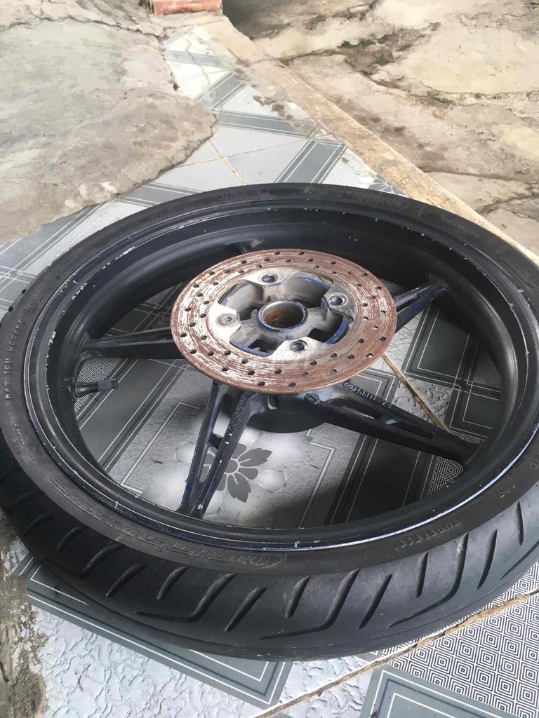 Mâm Exciter 135 còn 1 đĩa và nguyên cặp vỏ. Mua bán Phụ tùng xe tại Huyện Trảng Bom Đồng Nai được đăng bởi Nguyễn Văn Toàn hình 3