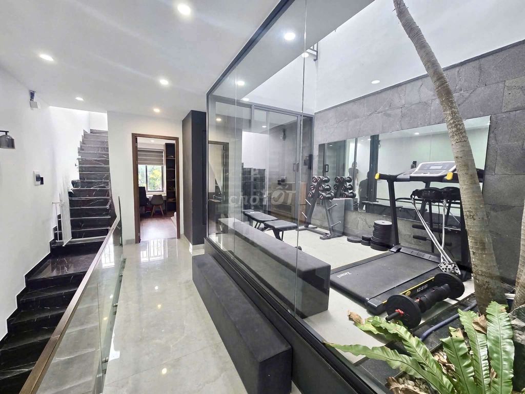 Villa with rooftop pool and gym on Sơn Thủy street — photo 8