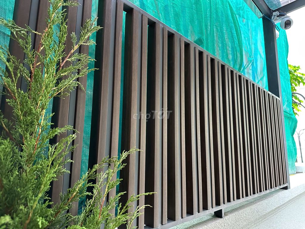 Hàng rào sử dụng bản lam hộp 50*25mm. Mua bán Cây cảnh, đồ trang trí tại Quận Nam Từ Liêm Hà Nội được đăng bởi Nguyễn Nhung hình 1