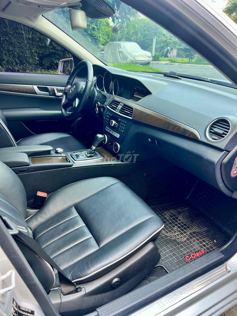 Mercedes Benz C Class 2014 C250 - 78000 km. Mua bán Ô tô tại Quận 7 Tp Hồ Chí Minh được đăng bởi Minh Dat hình 5
