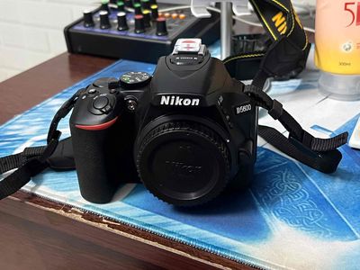 Nikon d5600 + kit 18-55 VRII