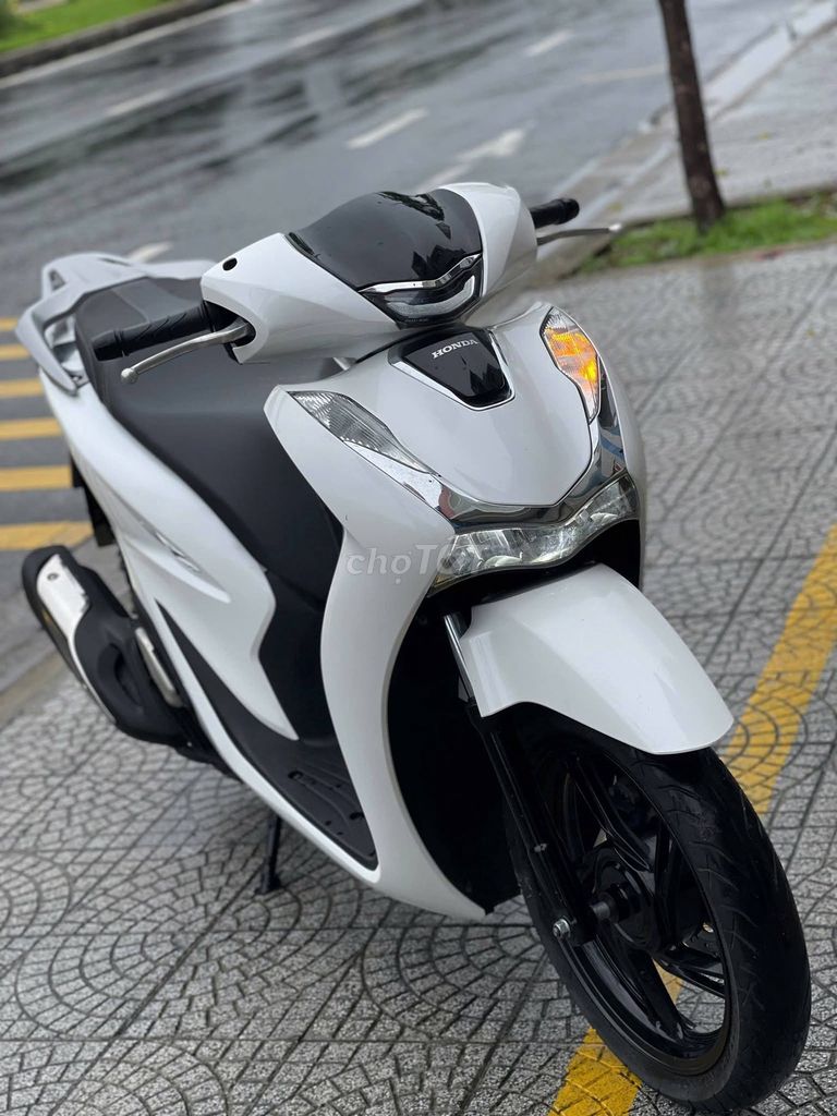 Honda SH 2021 Белый, номер 43, отличное состояние, родной тихий мотор