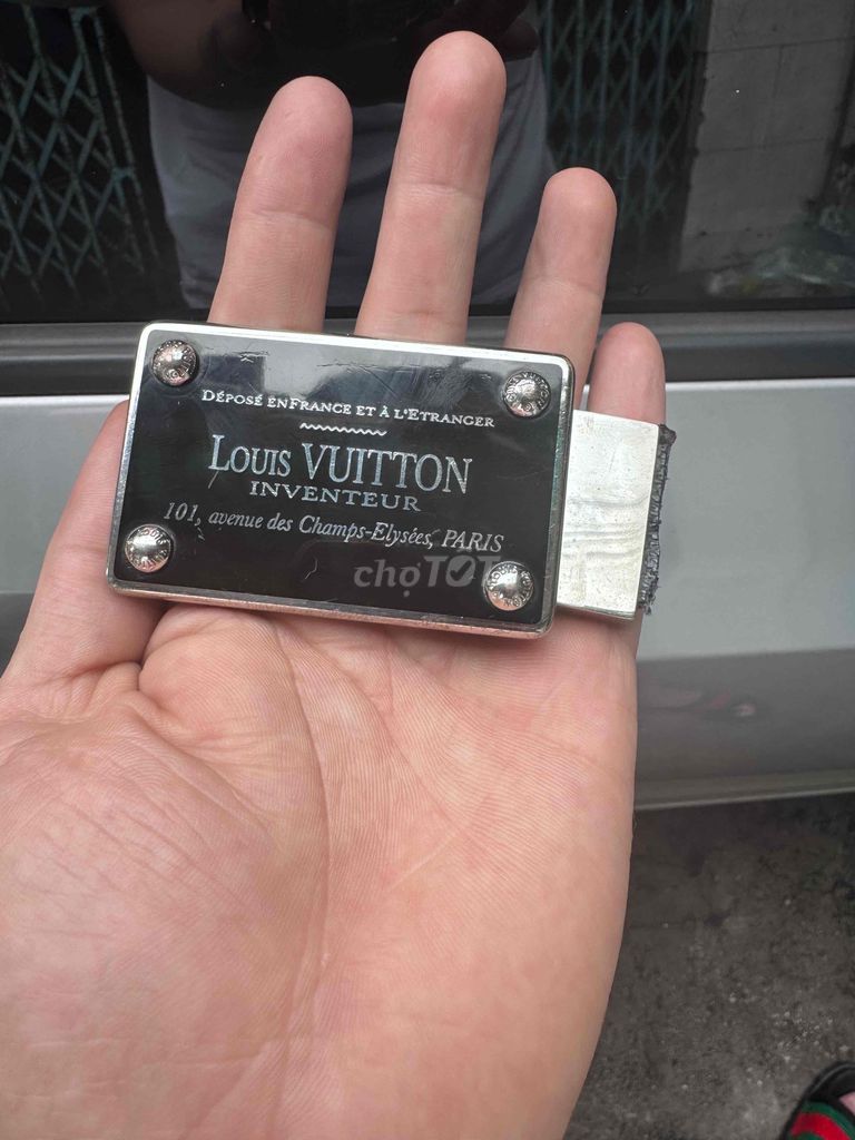 Mặt khóa thắt lưng Louis Vuitton Kim loại Bạc. Mua bán Phụ kiện thời trang khác tại Quận Hoàn Kiếm Hà Nội được đăng bởi Đồ Hiệu Phạm Thuận Authentic hình 1