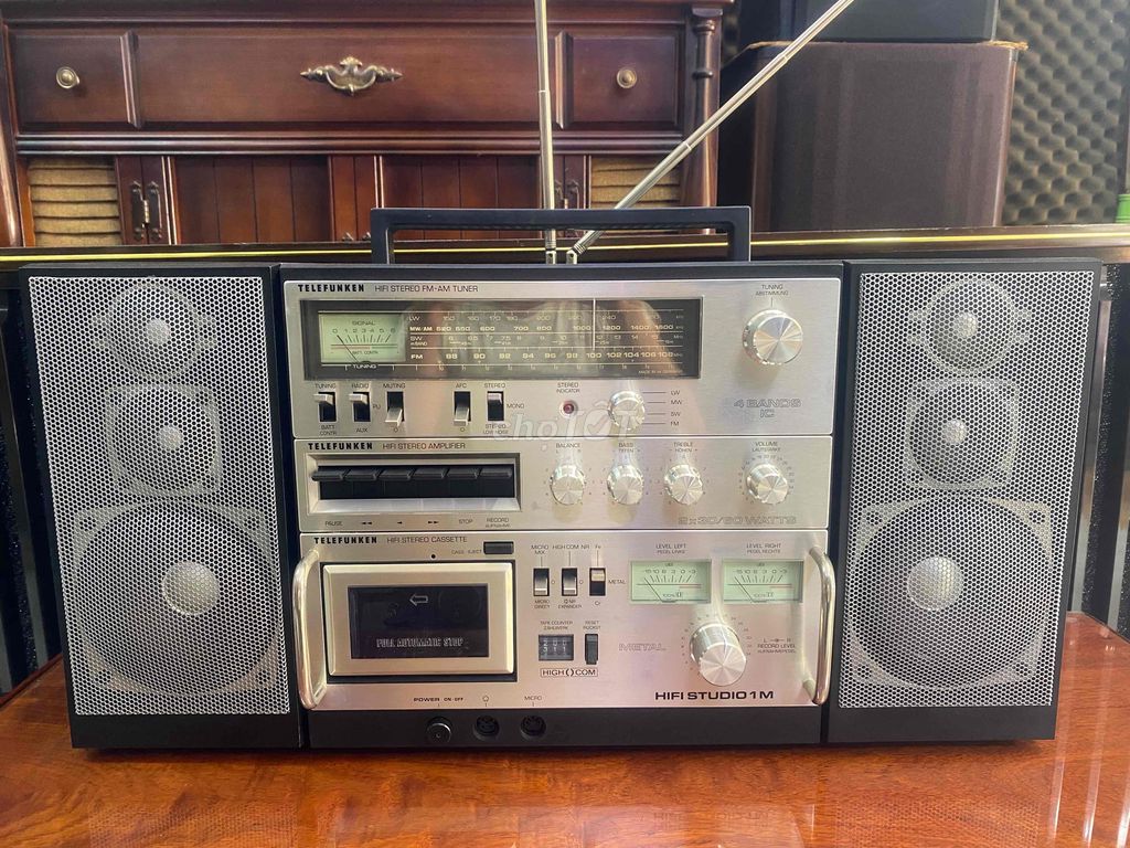 RADIO TELEFUNKEN STUDIO M1 (ĐỈNH CỦA CHÓP)