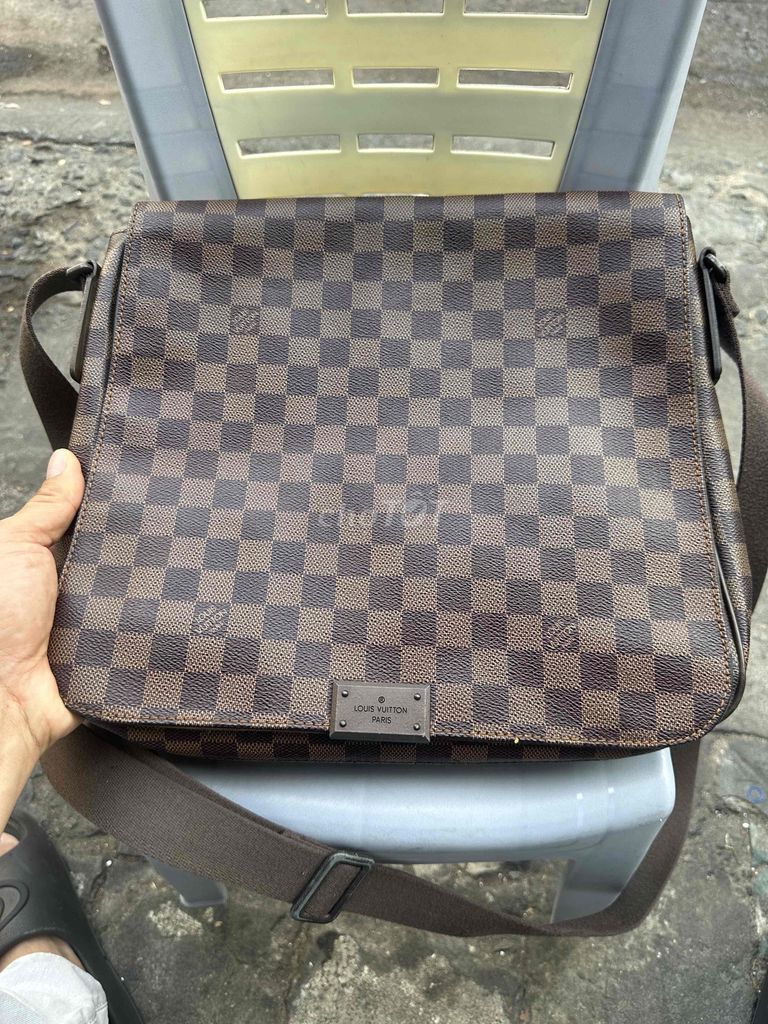 Túi đeo chéo Louis Vuitton , size 28cm x 30cm. Mua bán Túi xách tại Quận 1 Tp Hồ Chí Minh được đăng bởi TUẤN hình 1