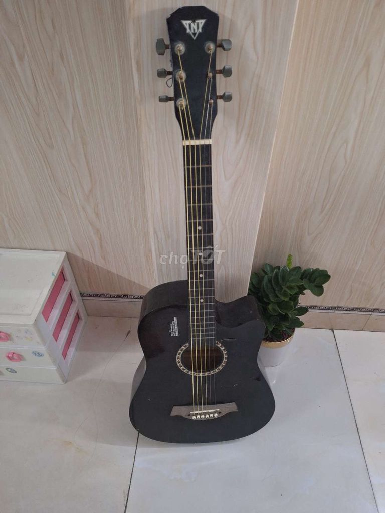 Đàn guitar acoustic TNT Musical Đen. Mua bán Nhạc cụ tại Quận Liên Chiểu Đà Nẵng được đăng bởi Nguyêt thảo An hình 1